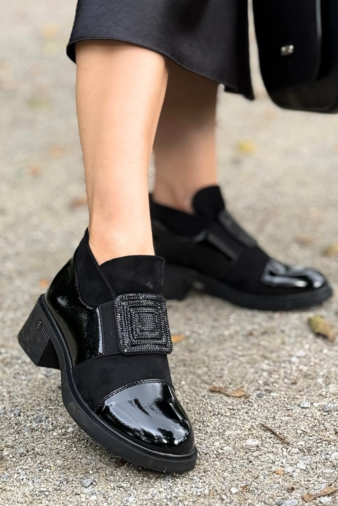 Czarne botki lakierowane i zamszu wsuwane na klocku 