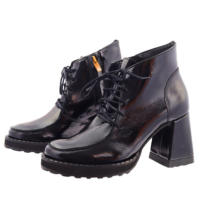 Skórzane czarne lakierowane trzewiki na słupku