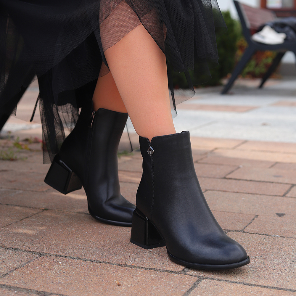 Чорні шкіряні ботильйони Artiker