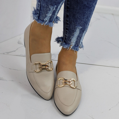 Бежеві жіночі шкіряні лофери з металевим декором Bravo Moda