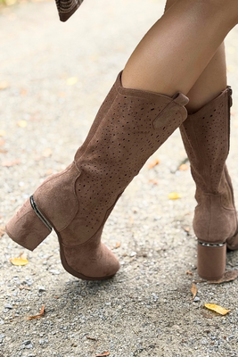 Kozaki kowbojki zamszowe beżowe ażurowe w kolorze beżowym