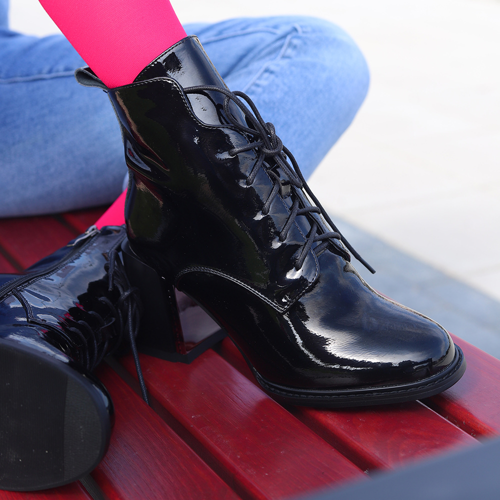 Чорні лаковані ботильйони Artiker