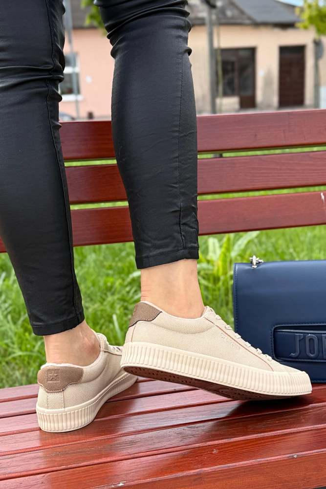 Білі жіночі кросівки Big Star на шнурівці на платформі