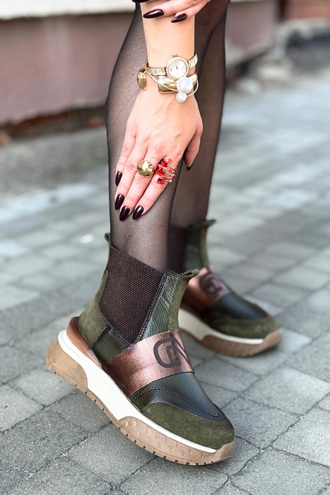 Шкіряні ботильйони оливкового кольору на платформі