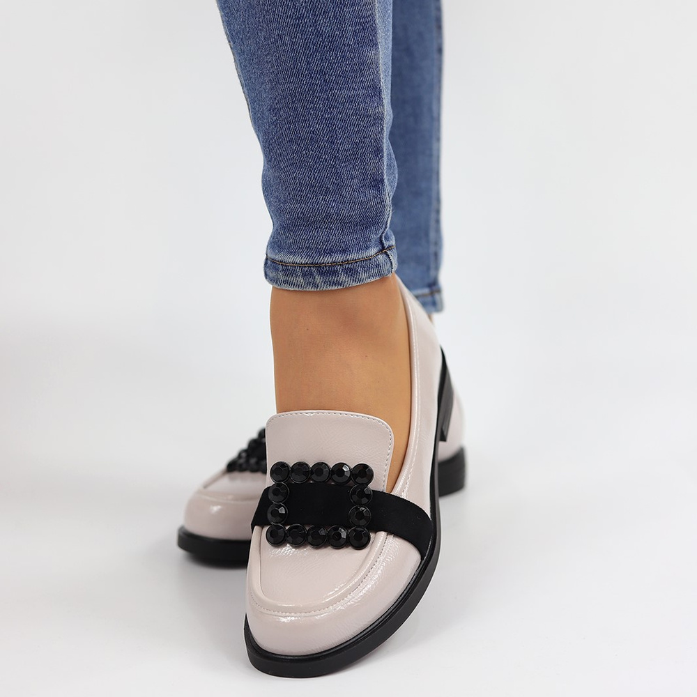 Сірі шкіряні плоскі мокасини з пряжкою