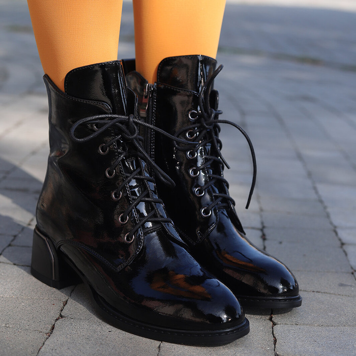 Чорні лаковані ботильйони з колодкою Artiker