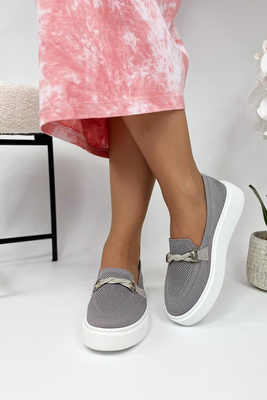 Сірі жіночі туфлі на платформі з декором