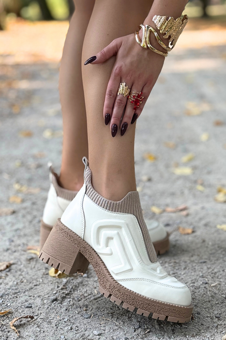 Шкіряні ботильйони оливкового кольору на платформі