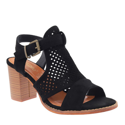 Sandały damskie ażurowe z wycięciami na słupku