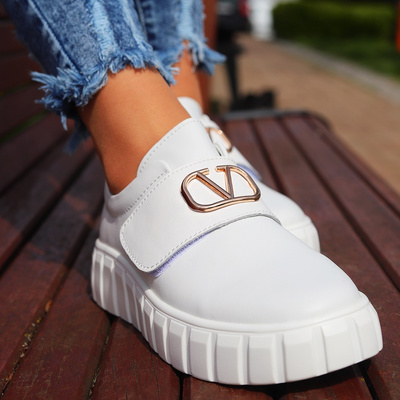 Półbuty damskie w kolorze białym na platformie Vinceza 