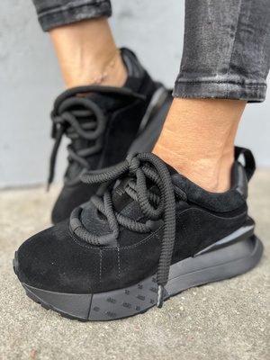 Czarne sneakersy damskie ze skóry zamszowej sznurowane