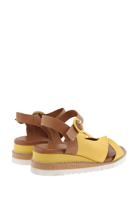 Żółte sandały damskie skórzane na koturnie