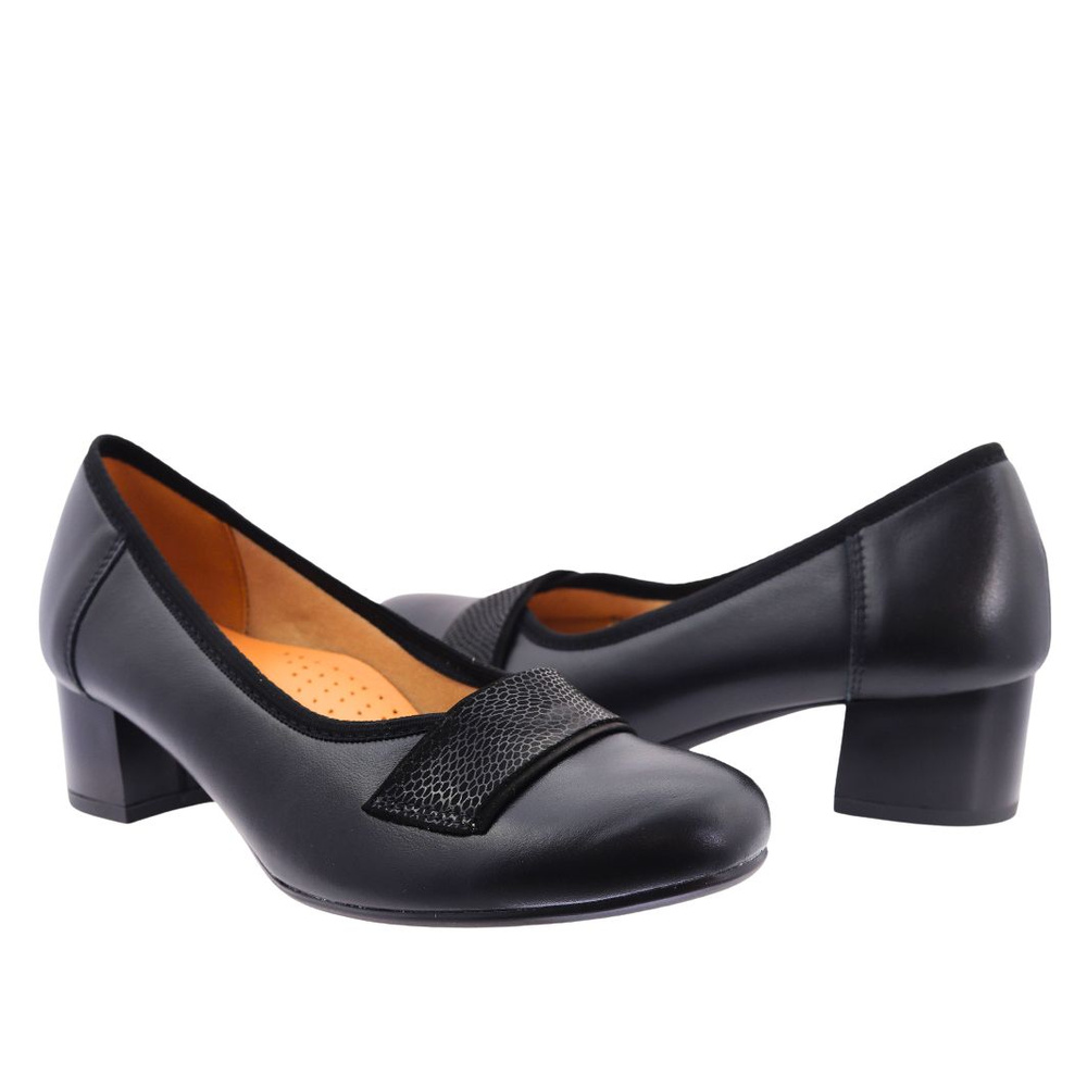 Човники жіночі шкіряні з декоративним ремінцем на колодці