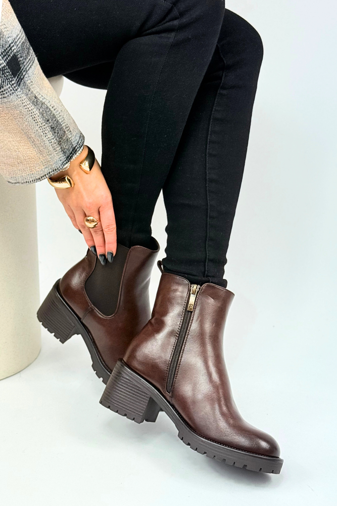 Черевики замшеві коричневого кольору, утеплені