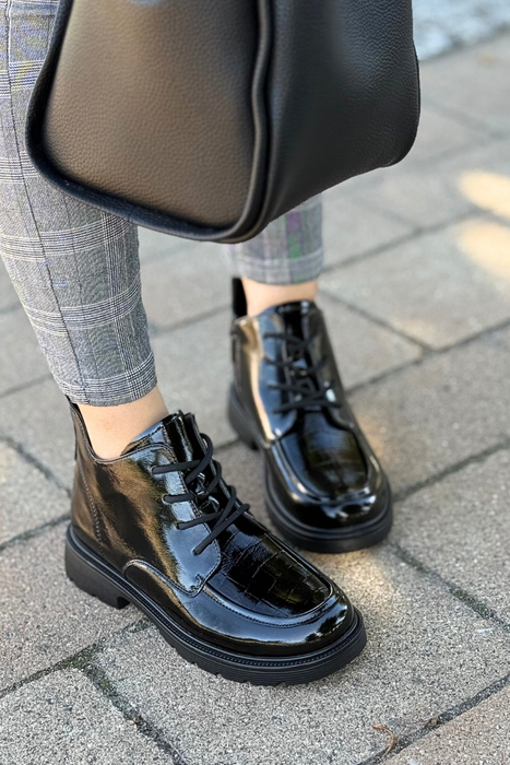 Плоскі утеплені чорні замшеві ботильйони