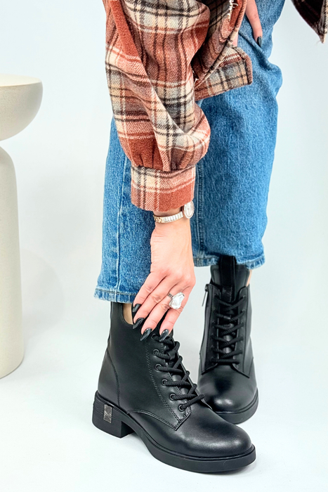 Темно-бежеві ажурні ботильйони із замшевої екошкіри