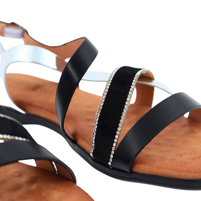 Чорні босоніжки на плоскій підошві з ремінцями T. Sokolski