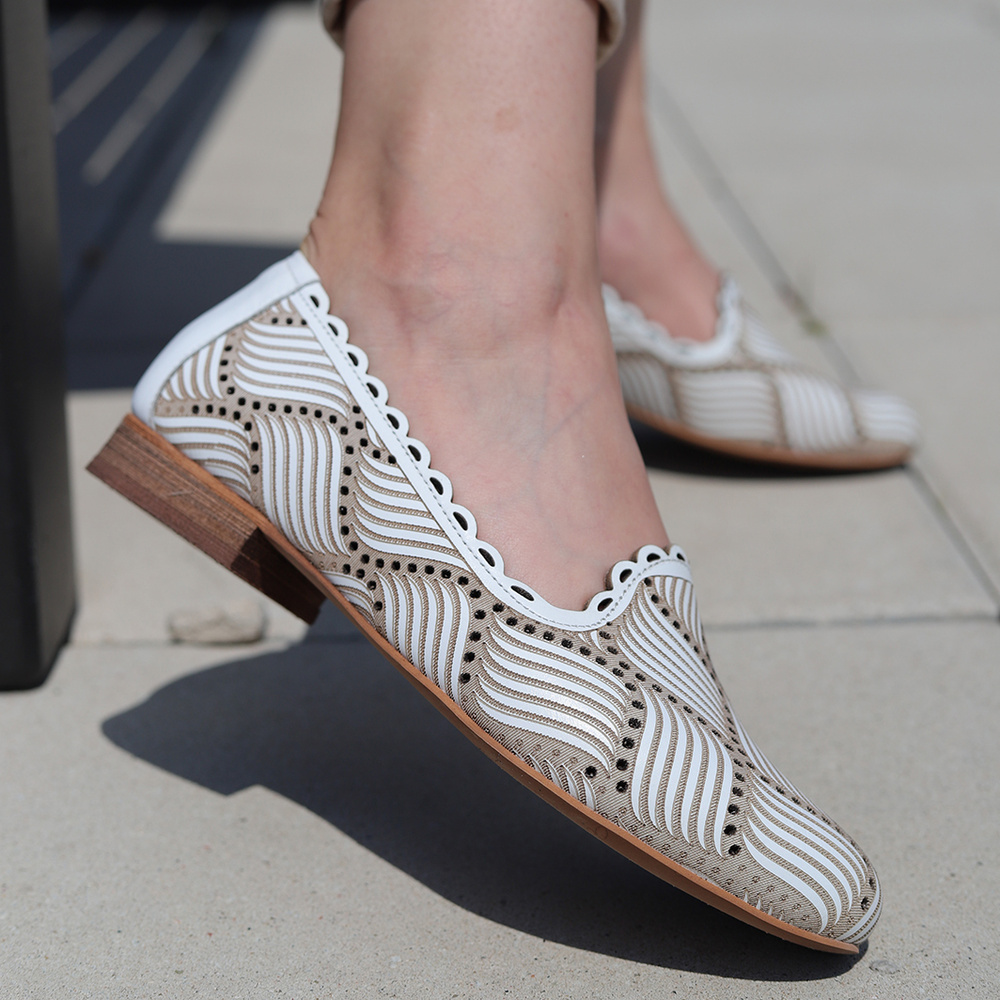 Шкіряні балетки кольору модо капучино