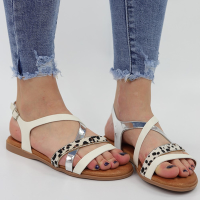 Білі сандалі на плоскій підошві з ремінцями від T. Sokolski