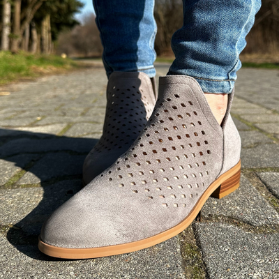 Wiosenne botki zamszowe w kolorze szarym Vinceza