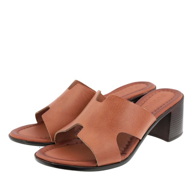 Brązowe skórzane klapki na ciemnym klocku Potocki