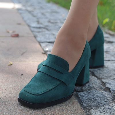 Zielone półbuty zamszowe na klocku Potocki