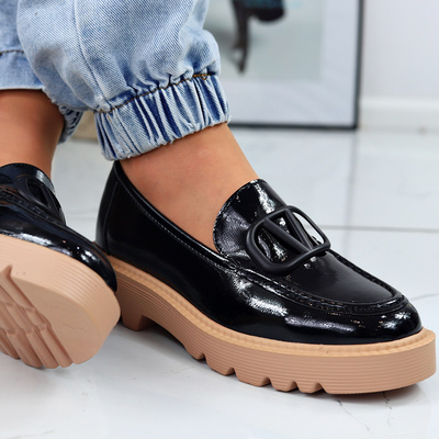 Чорні жіночі лаковані лофери на платформі Vinceza 