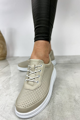 Бежеві шкіряні туфлі на платформі