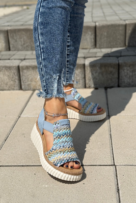 Sandały niebieskie na koturnie z gumkami Rieker