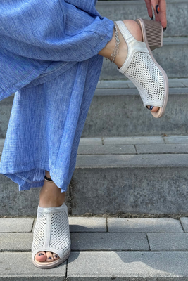 Золоті ажурні босоніжки Filippo на колодці