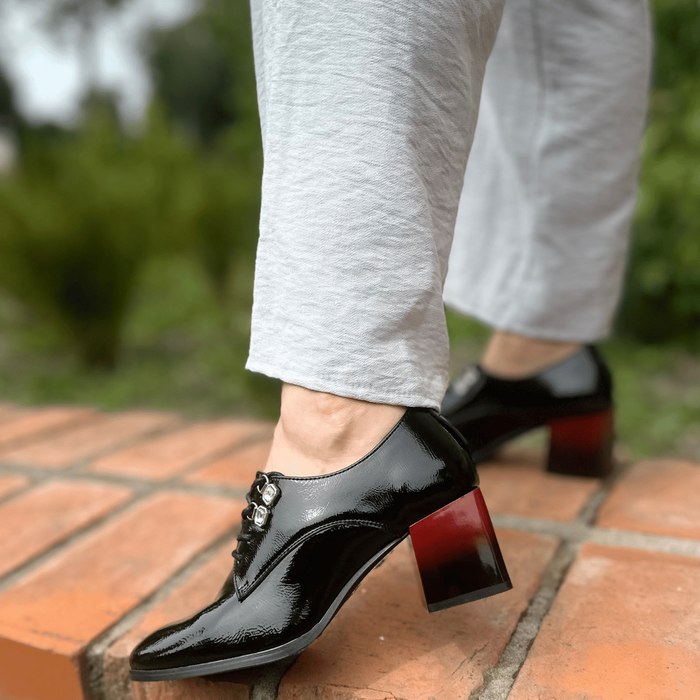 Туфлі чорні, лаковані на затіненій колодці Потоцького