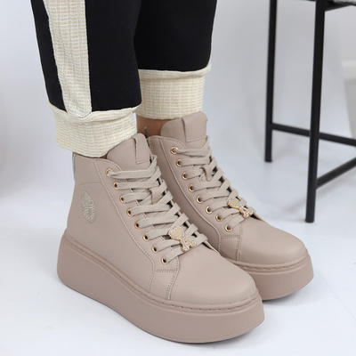 Beżowe skórzane botki na platformie sznurowane z zamkiem