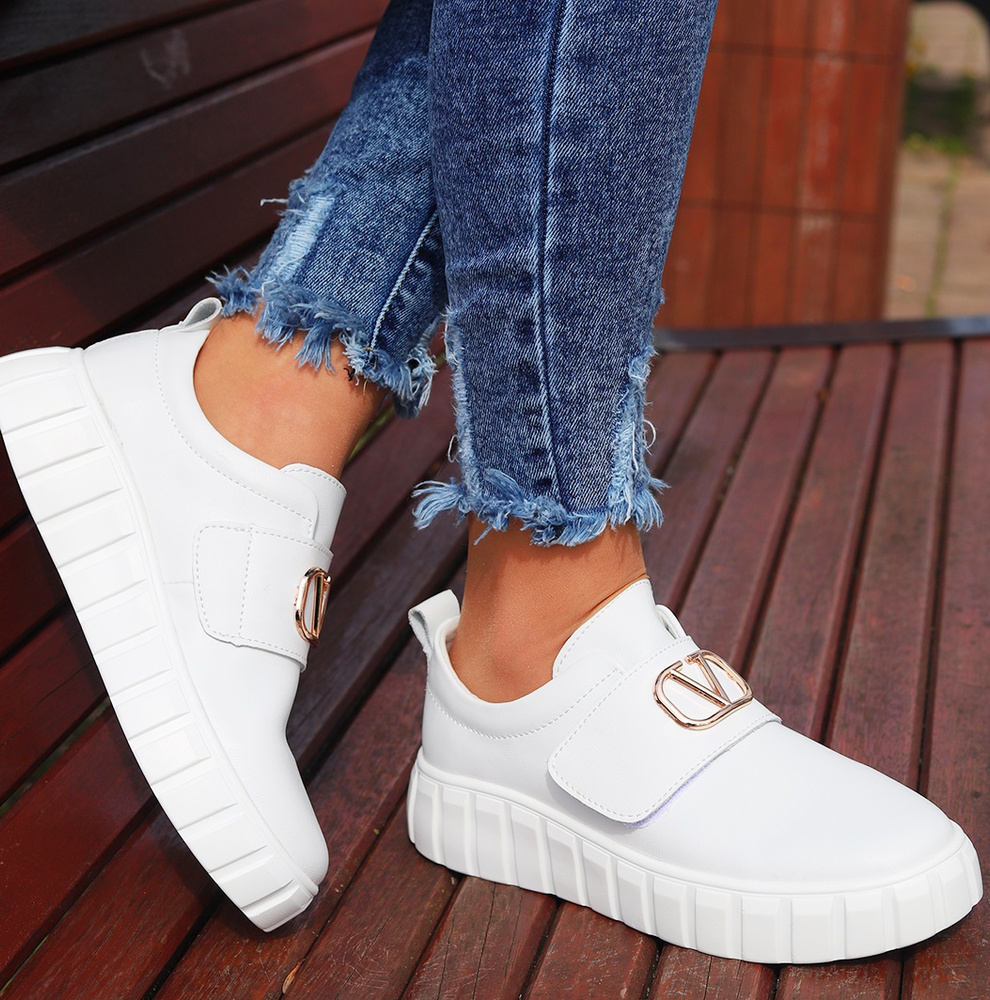 Półbuty damskie w kolorze białym na platformie Vinceza 