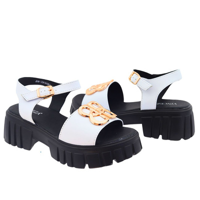 Białe skórzane sandały na obcasie i platformie Vinceza