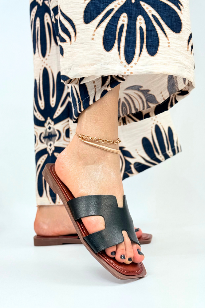 Чорні мюлі на танкетці від Sergio Leone