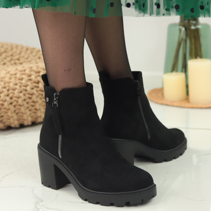 Чорні зимові замшеві чоботи з колодкою Vinceza