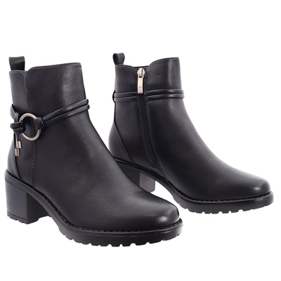 Чорні ботильйони на високих підборах із застібкою