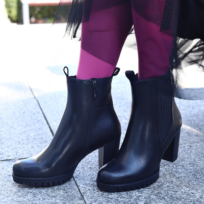 Чорні високі шкіряні черевики Marco Tozzi