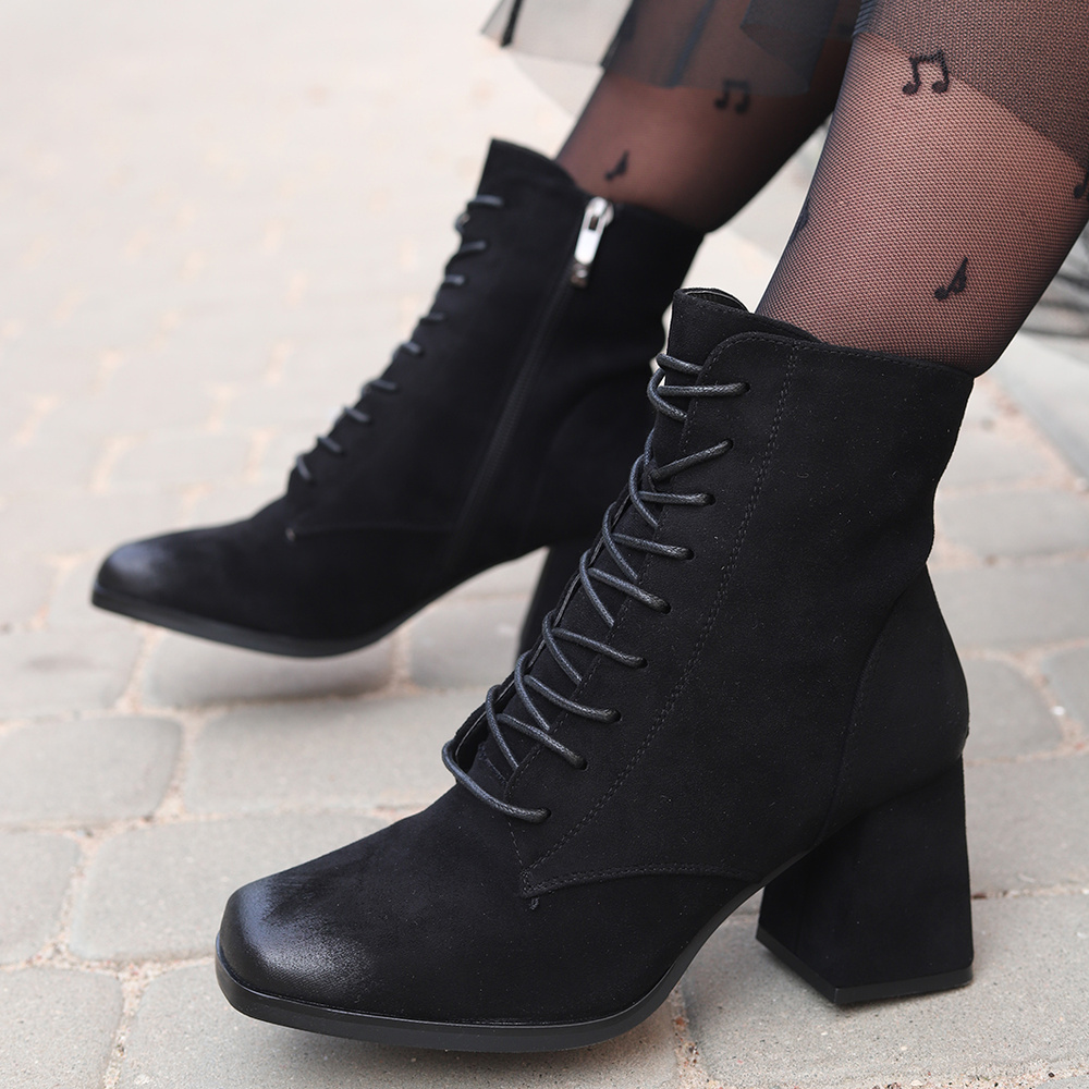 Botki zamszowe sznurowane czarne na klocku Potocki