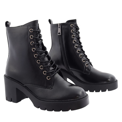 Trapery czarne ocieplane na klocku z platformą