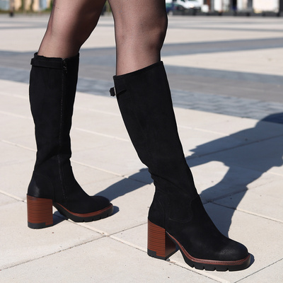 Чорні замшеві чоботи Vinceza на високих підборах