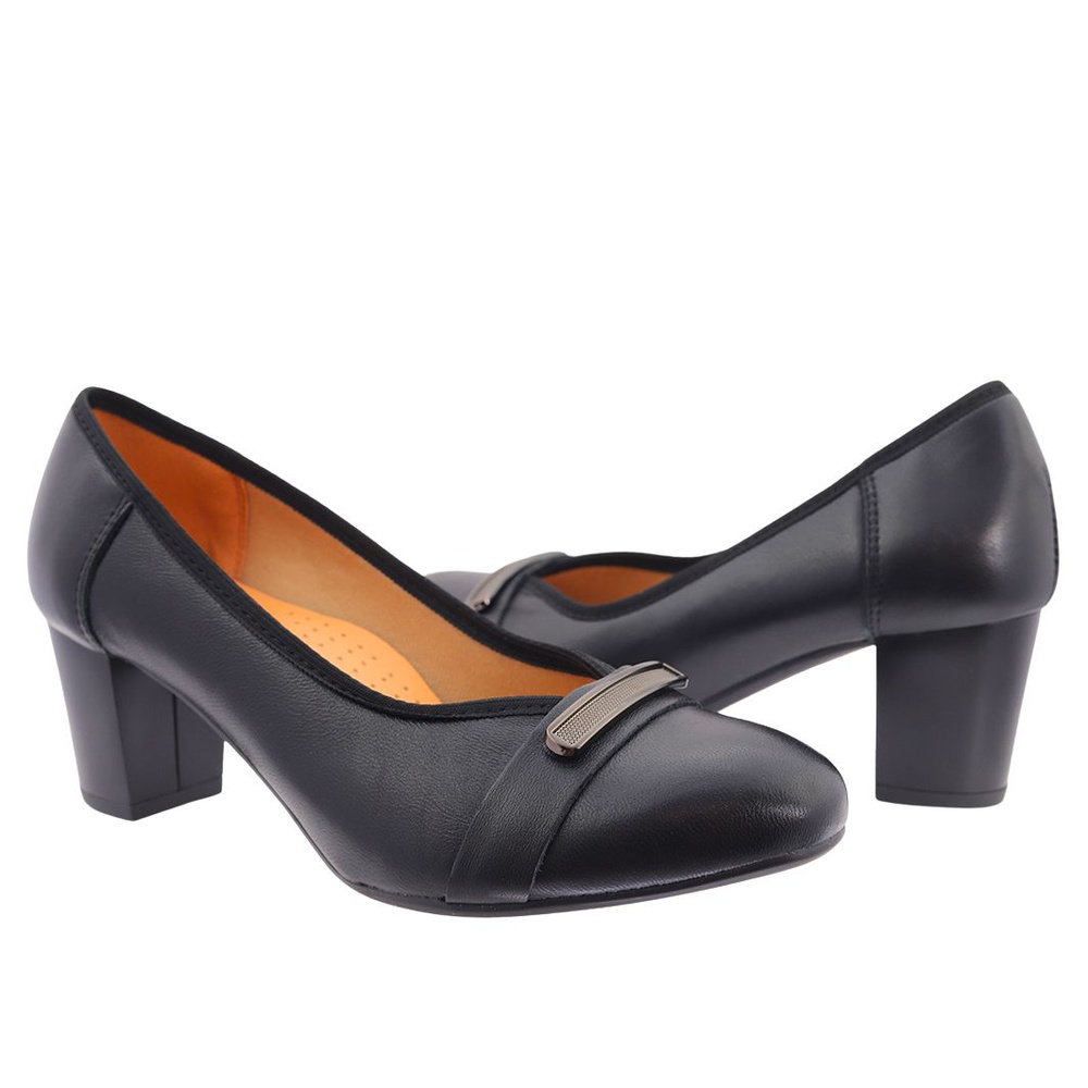 Човники жіночі шкіряні з чорним декором