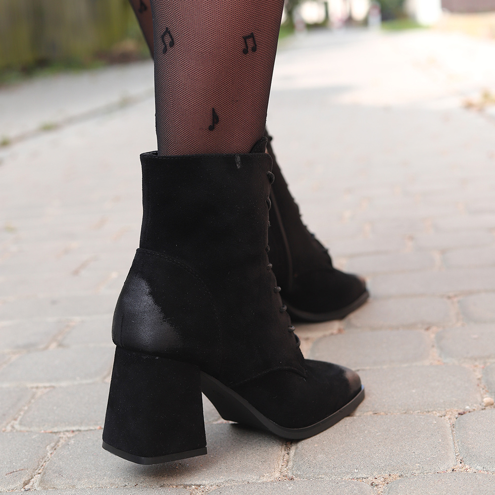 Botki zamszowe sznurowane czarne na klocku Potocki