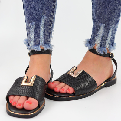 Чорні босоніжки на плоскій підошві з пряжкою Vinceza