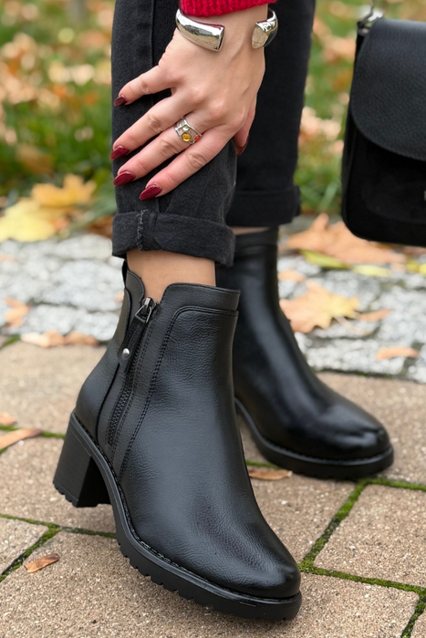 Черевики замшеві коричневого кольору, утеплені