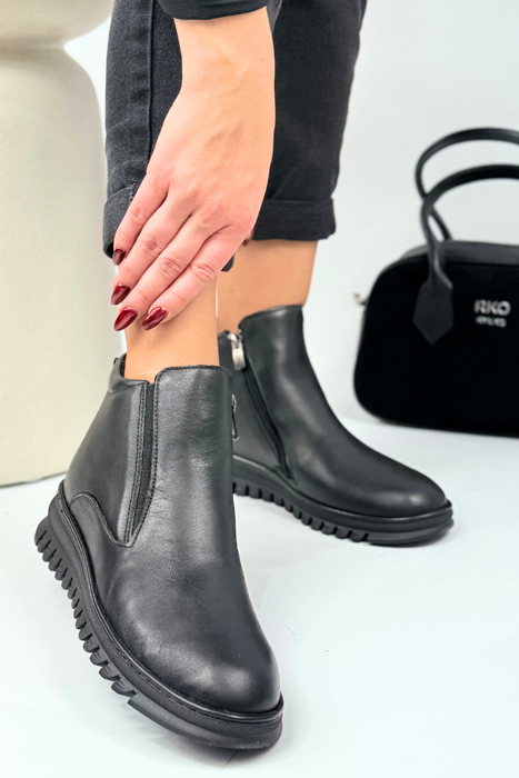 Botki damskie skórzane płaskie z zamkiem czarne