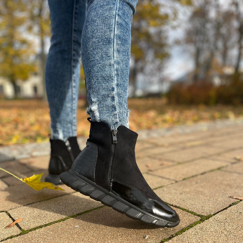 Czarne botki damskie lakierowane z zamszem na zamek