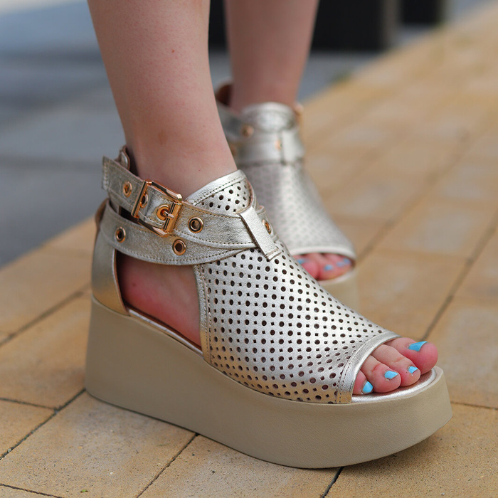 Skórzane sandały ażurowe złote Venetti