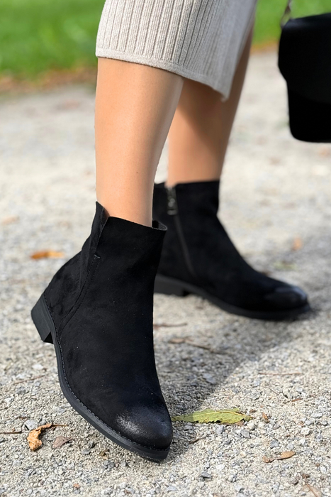 Czarne botki zamszowe na płaskim obcasie
