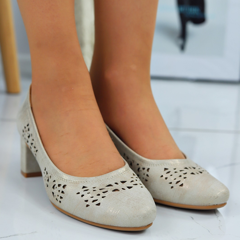 Czółenka na obcasie w kolorze złotym z ekoskóry M.Daszyński